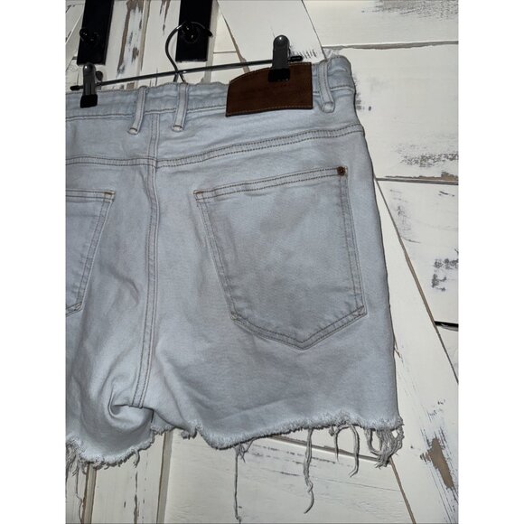 Zara Denim Shorts Womens 12 /32 Light Wash Distressed Raw Hem Frayed Cutoffs - Picture 8 of 9